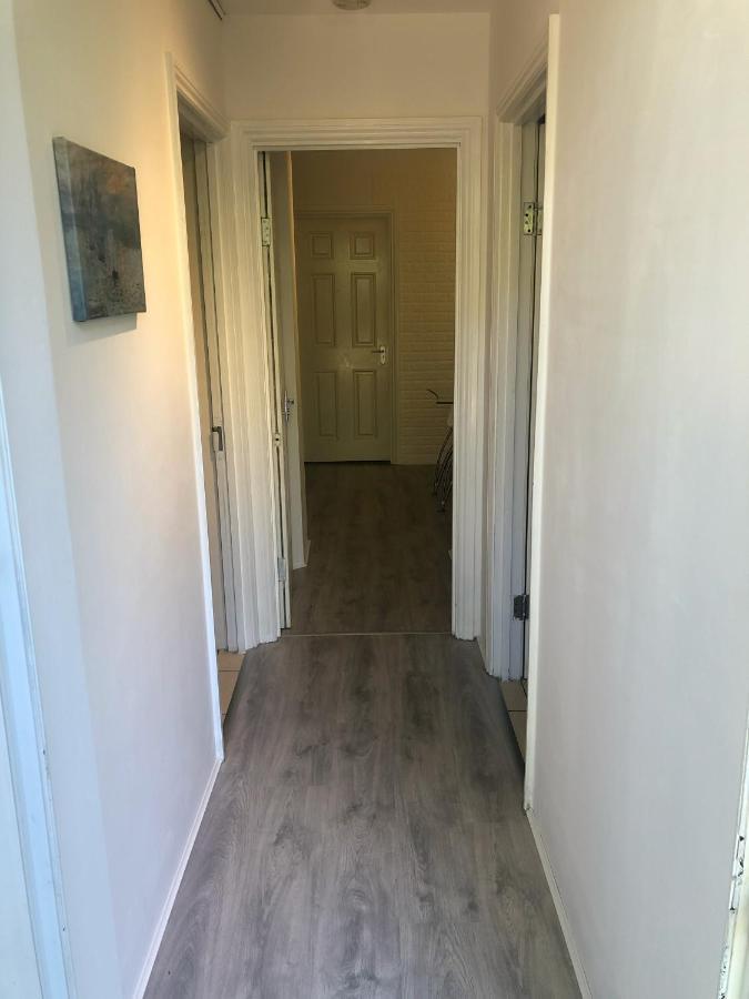 Double Room With Private Bathroom In A 2-Bedrooms House 伦敦 外观 照片